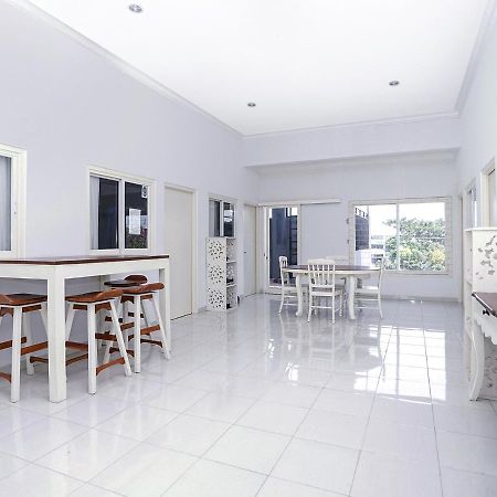 OYO 747 Cipunegara Residence Surabaya Bagian luar foto