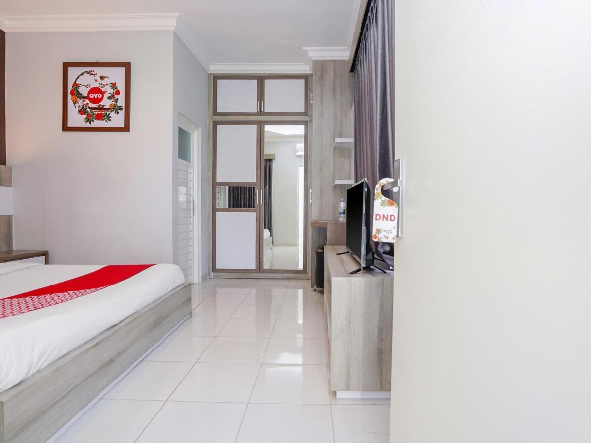 OYO 747 Cipunegara Residence Surabaya Bagian luar foto