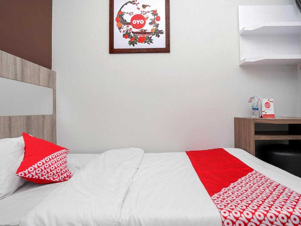 OYO 747 Cipunegara Residence Surabaya Bagian luar foto