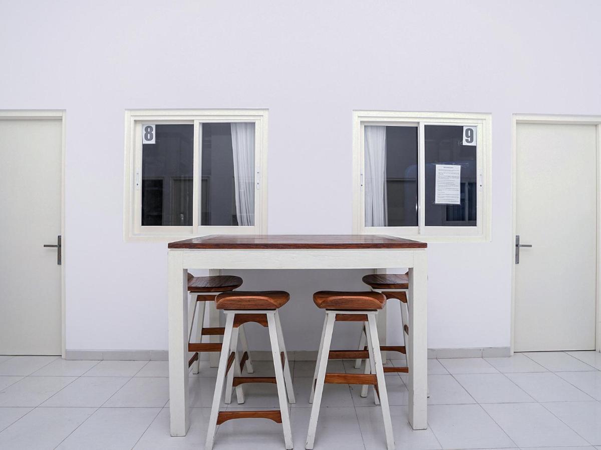 OYO 747 Cipunegara Residence Surabaya Bagian luar foto
