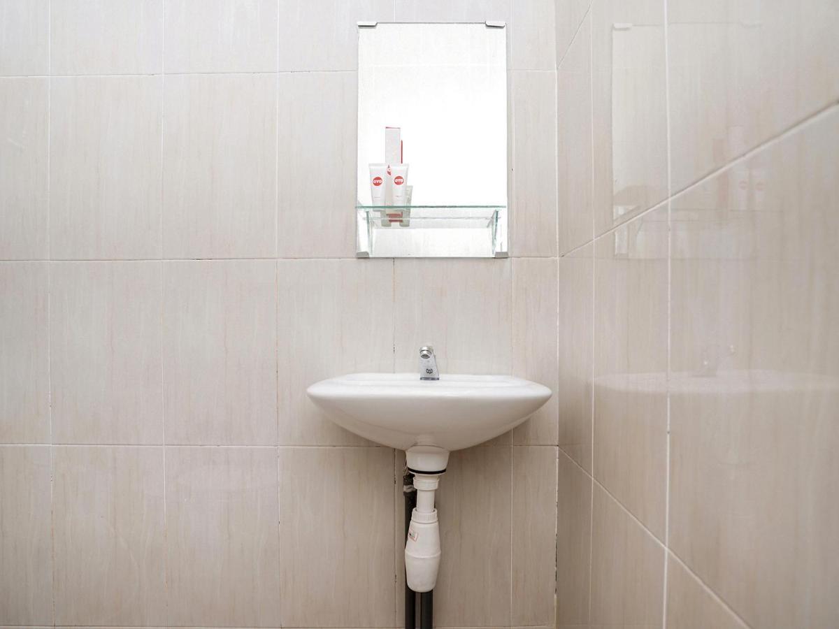 OYO 747 Cipunegara Residence Surabaya Bagian luar foto