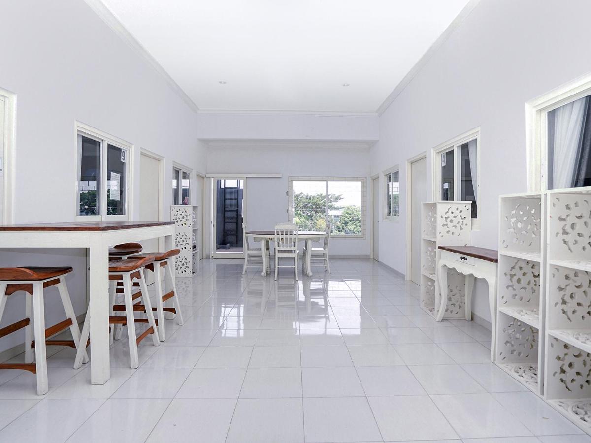 OYO 747 Cipunegara Residence Surabaya Bagian luar foto
