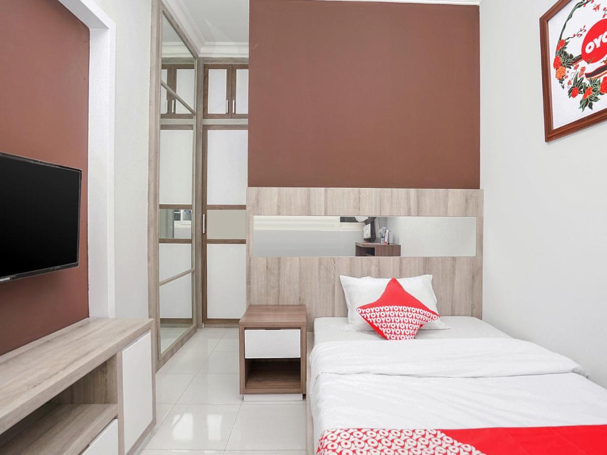 OYO 747 Cipunegara Residence Surabaya Bagian luar foto
