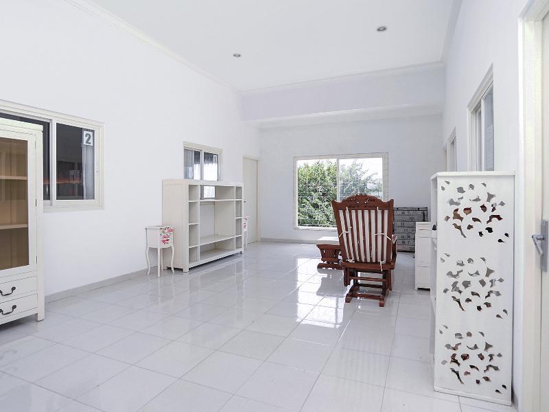 OYO 747 Cipunegara Residence Surabaya Bagian luar foto
