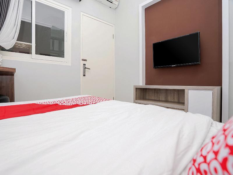 OYO 747 Cipunegara Residence Surabaya Bagian luar foto