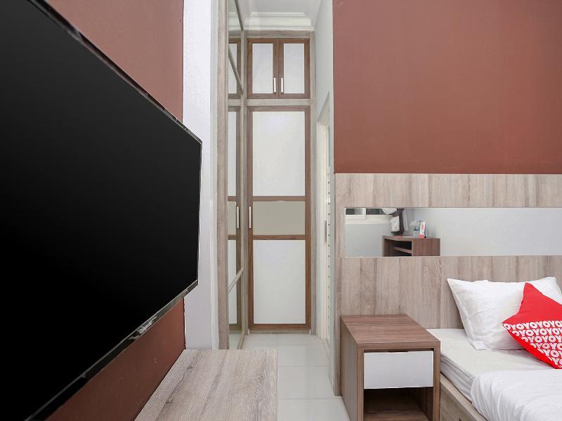 OYO 747 Cipunegara Residence Surabaya Bagian luar foto