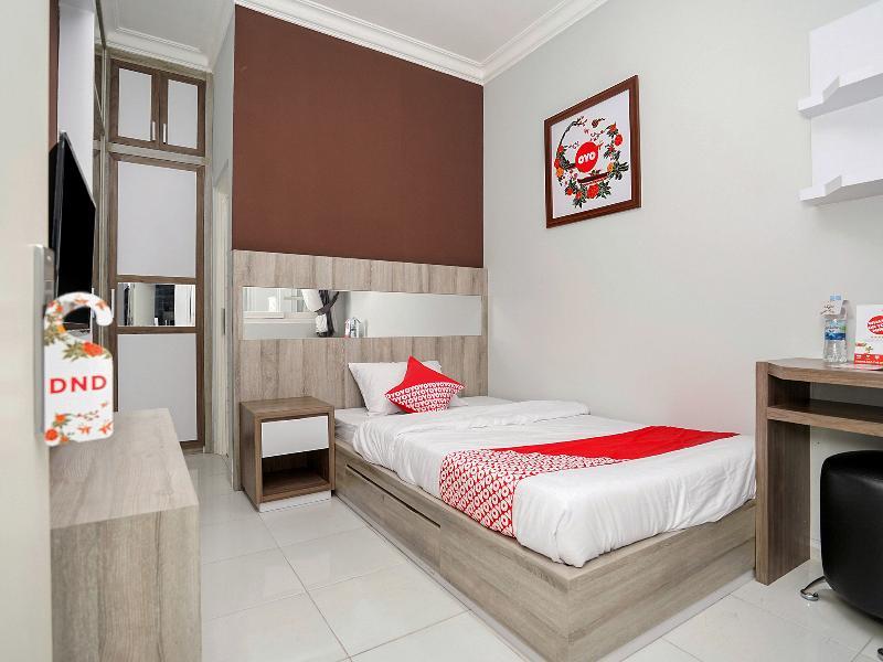 OYO 747 Cipunegara Residence Surabaya Bagian luar foto